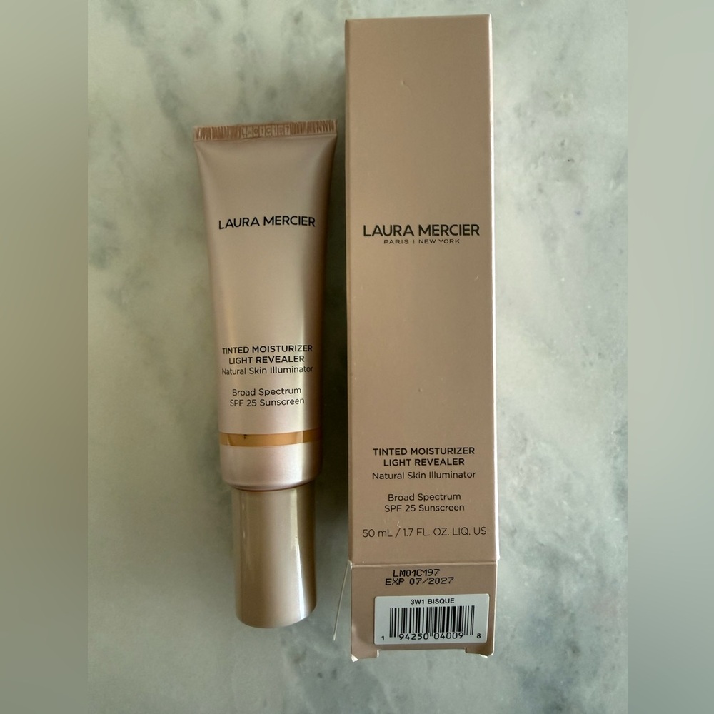 Laura Mercier Tinted Moisturizer Light Revealer - Cream Shade Bisque - Picture 11 of 11